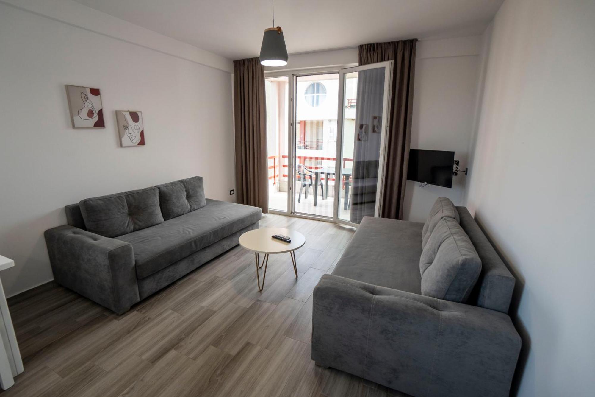 Tuttomondo Apartments Голем Екстериор снимка