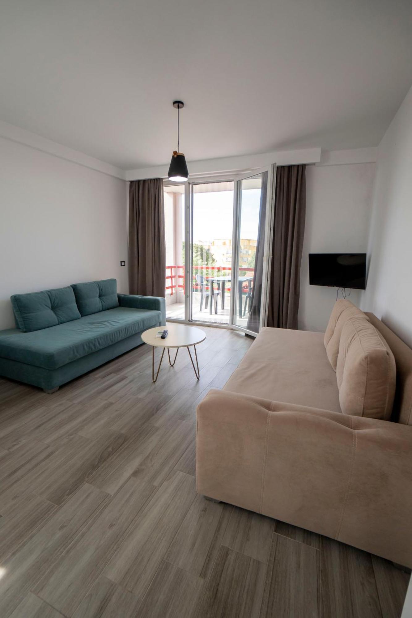 Tuttomondo Apartments Голем Екстериор снимка