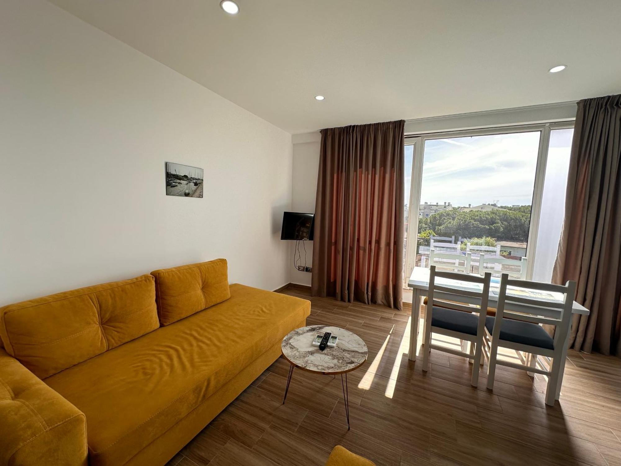 Tuttomondo Apartments Голем Екстериор снимка